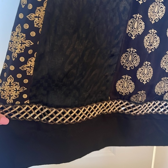 Pakistani Indian kurta by Sudra Younus in black with gold block print. - Picture 7 of 9
